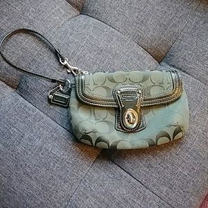 Wristlet wallet